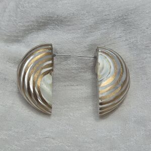 Natural Spiral Shell Striped Earrings Gold-Tone Pearlescent Nautical Beach Sea